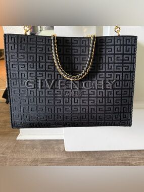 Givenchy Black 4G XBody Crossbody Bag (Medium)